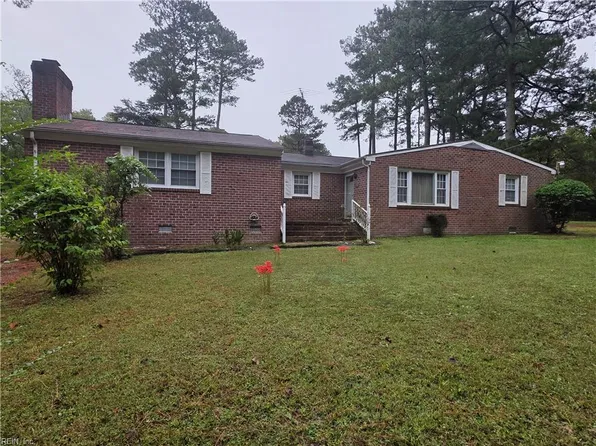 101 Giles Ln, Yorktown, VA 23690