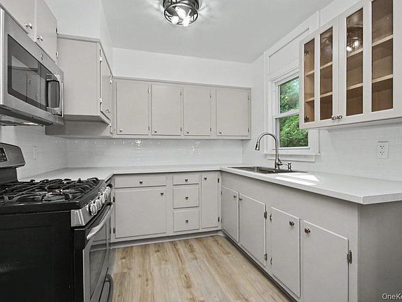 3rd image of 81 Snowden Avenue