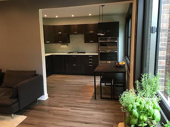 3rd image of 644 W Arlington Pl APT 3D