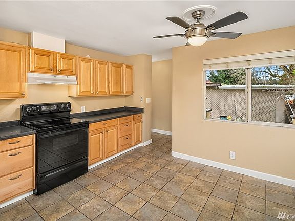 5th image of 10533 Interlake Ave N