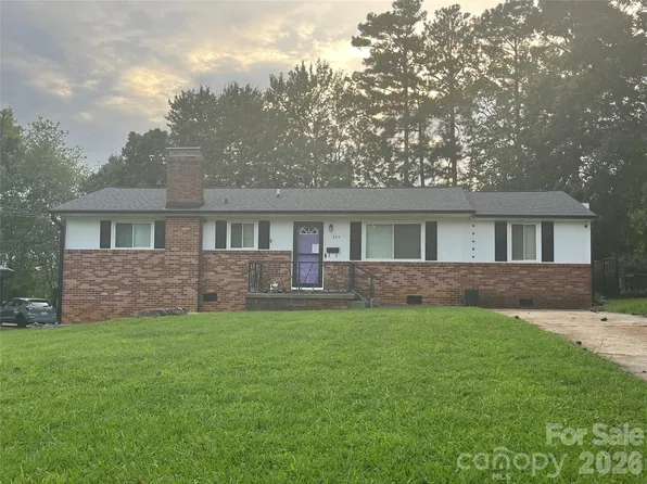 325 Glenwood Dr, Mooresville, NC 28115