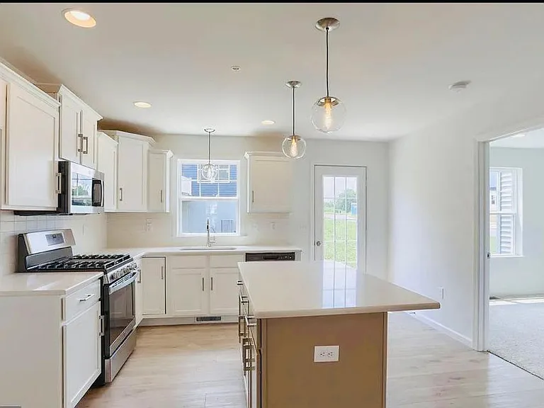 232 Highland Ct — Photo 12