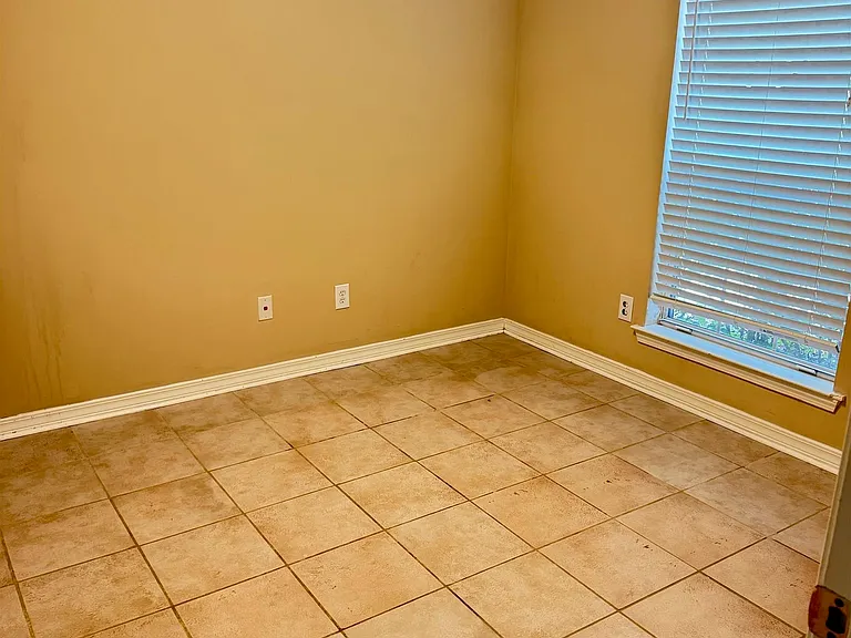 406 Belle Chase Ct S — Photo 5