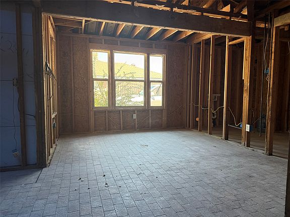 5th image of 147 Sandy Oak Ln
