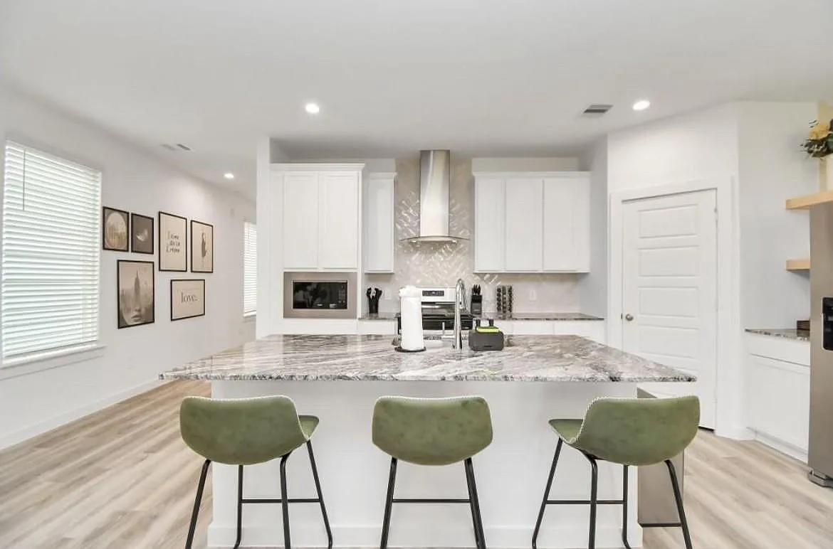 3 bed, 2.5 bath, 1979 sqft, $2,500 — Photo 1
