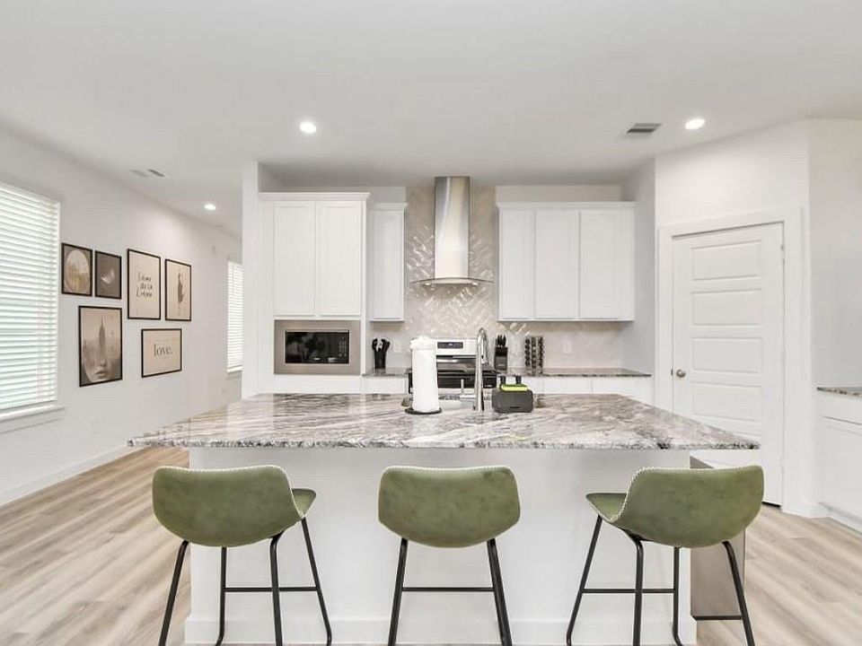 1st image of 2913 Needham Ln