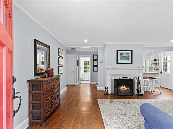 3rd image of 21 Gayland Rd