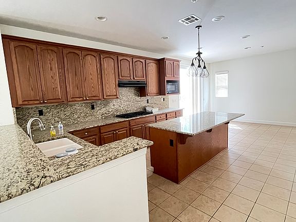 5th image of 15638 Marnie Pl