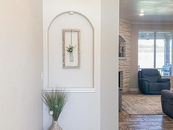 3rd image of 2202 Briar Hollow Dr