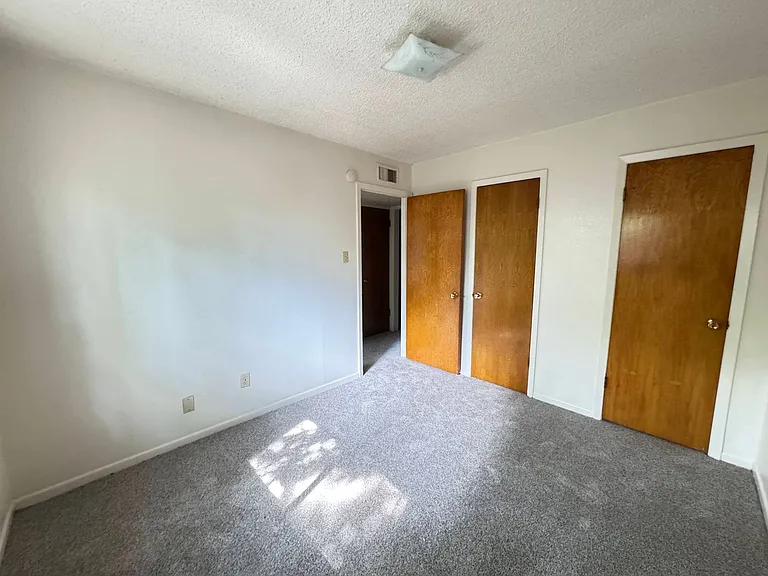 425 W Ave C — Photo 22