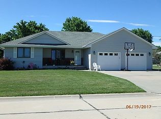207 W Green St, Wood River, NE 68883