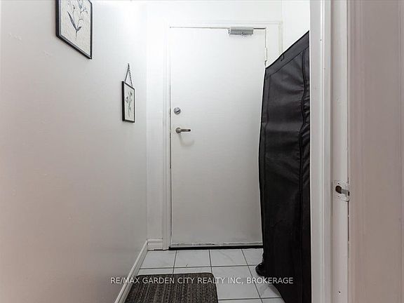 3rd image of 43 York St