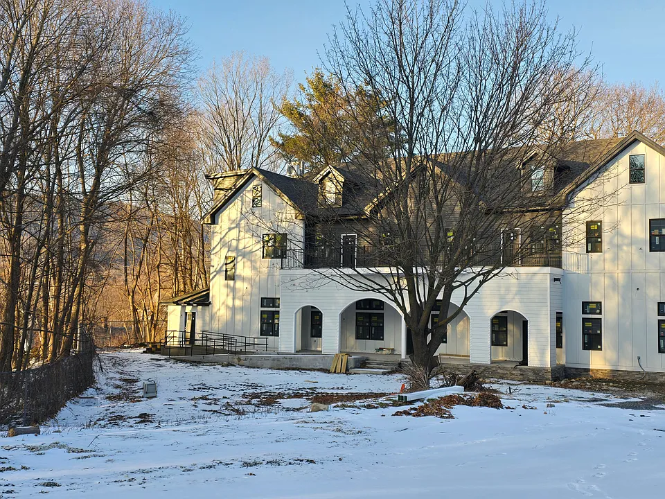 20 East St