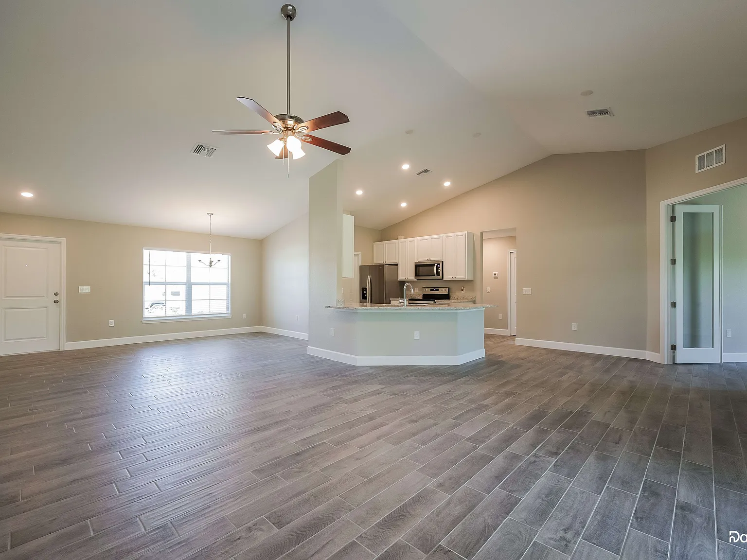 3 bed, 2.0 bath, 1830 sqft, $2,100 — Photo 4