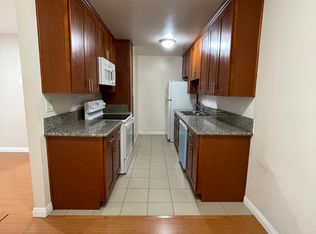 7261 Amigo Ave APT 10, Reseda, CA 91335