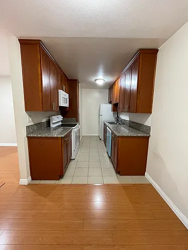 7261 Amigo Ave #10, Reseda, CA 91335 Photo 1