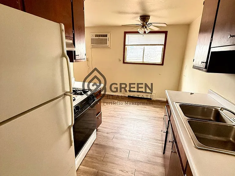 450 S Dearborn Ave — Photo 2