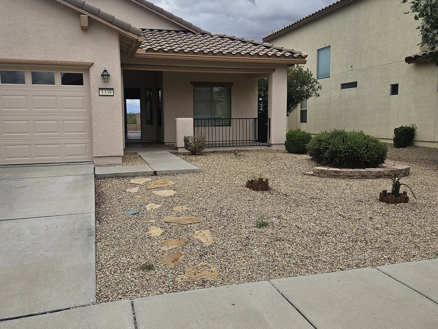 3 bed, 1365 sqft, $1,900 — Photo 2