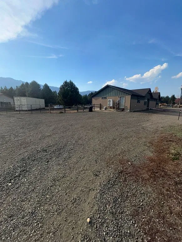 3 bed, 2100 sqft, $2,100 — Photo 3