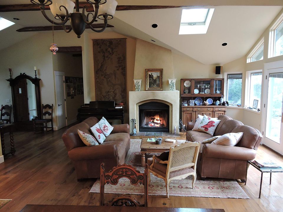 1st image of 105 Santana Ln