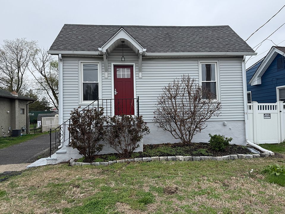1st image of 66 Grove St