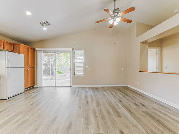 5th image of 2405 E Browning Pl