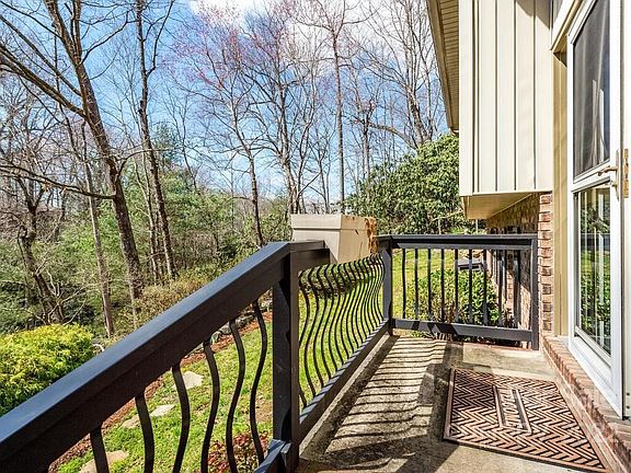 5th image of 198 Haywood Knolls Dr