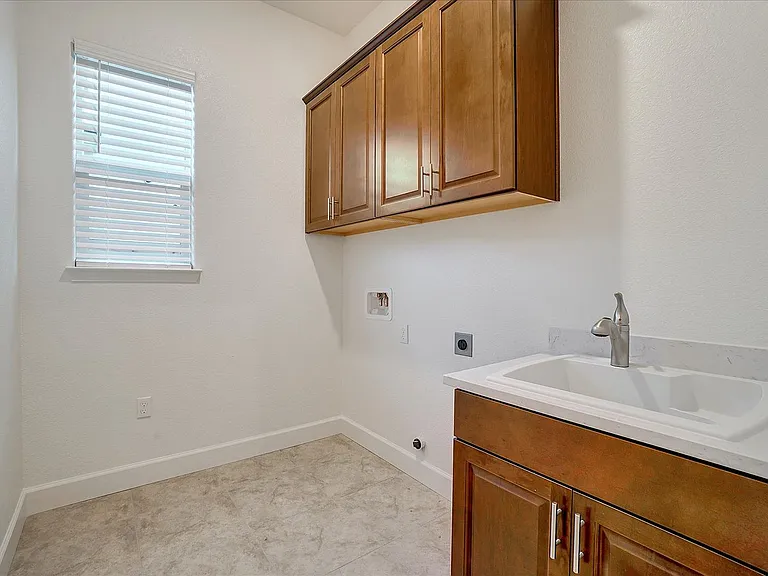 5937 Lakestone Dr — Photo 44