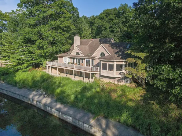 24 Preserve Way, New Buffalo, MI 49117