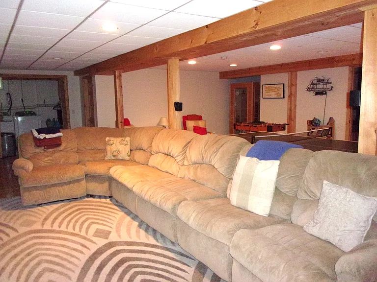 5 Old Country Rd — Photo 9