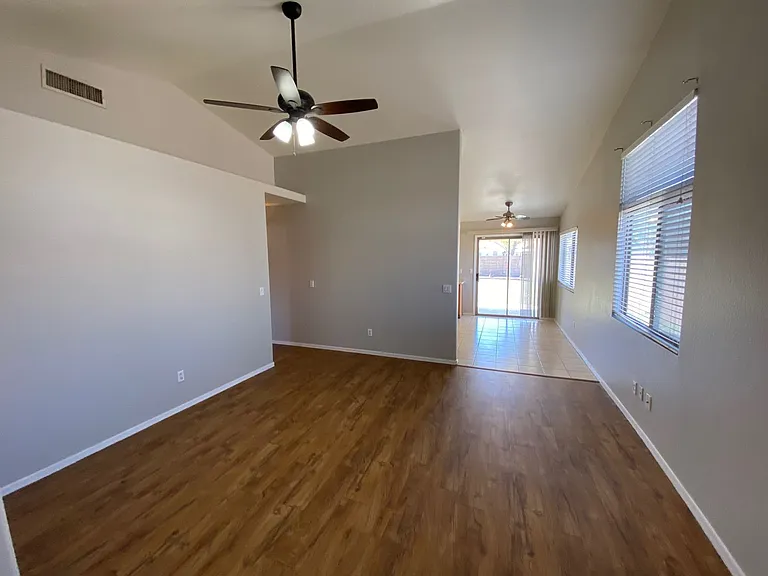 30351 N Maple Chase Dr — Photo 4