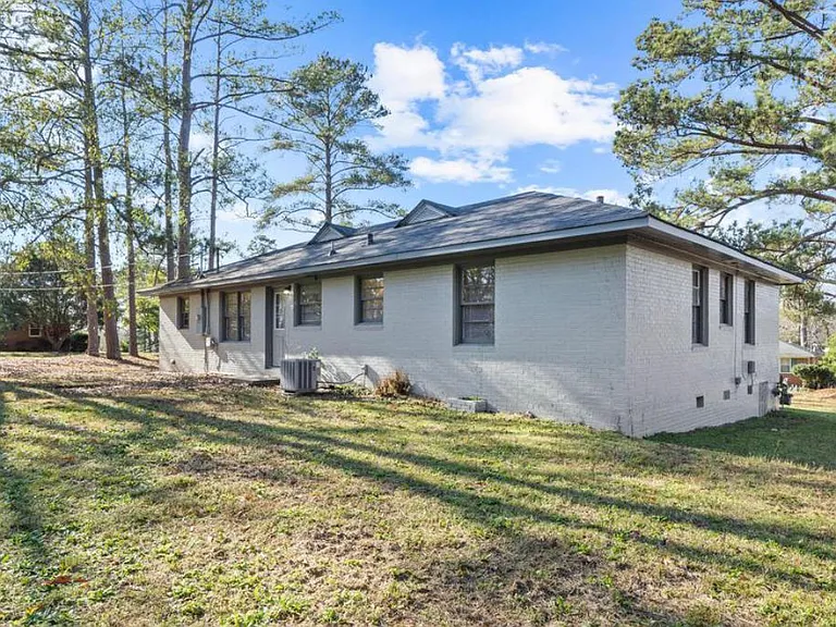 2553 Tredway Dr — Photo 15