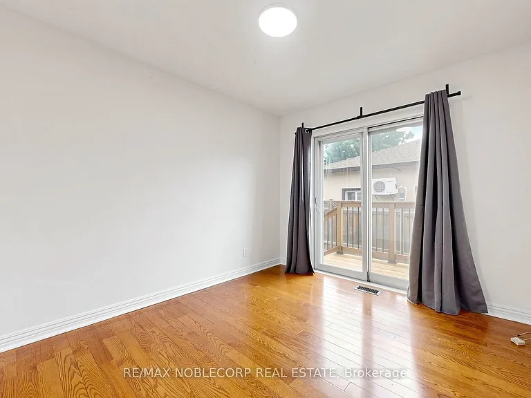 8 Summerfield Cres — Photo 22