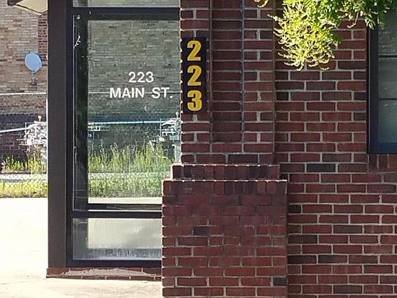 4th image of 223 Main St