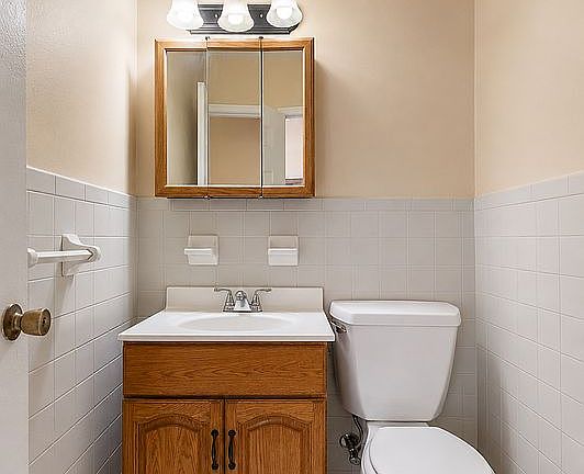 4th image of 90 Beekman St APT 3D