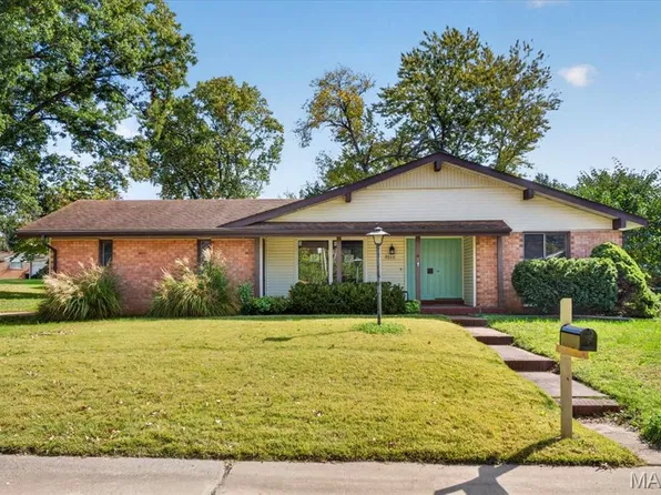 3000 Chadwick Dr, Florissant, MO 63033