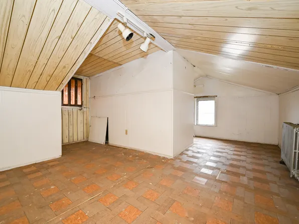 2408 East 13th Street image 11 of 23