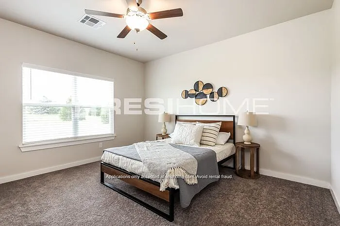 990A Elowyn St — Photo 8
