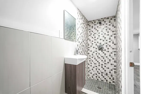 Sold by Mitra Hakimi Realty Group, LLC | media 28