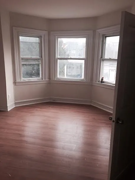 4810 N Hutchinson St photo 1