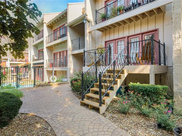 1111 W 46th St APT 53, Kansas City, MO 64112