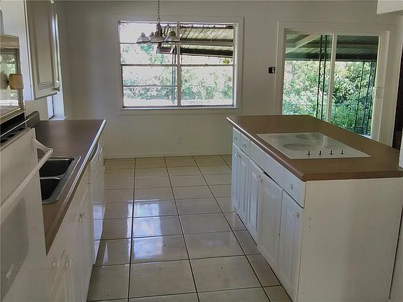 5th image of 1018 Capetown Dr
