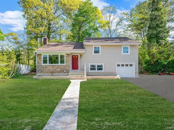 1076 Northgate Court, Uniondale, NY 11553