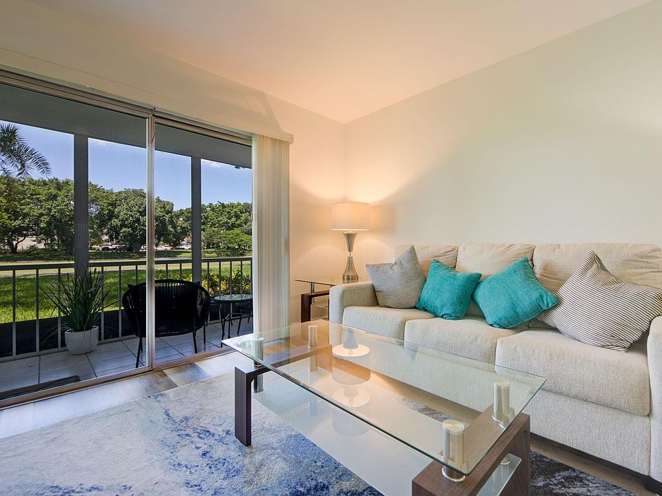 1st image of 4502 Martinique Way #E1