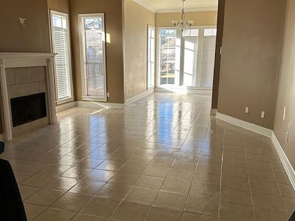 2nd image of 209 Crest Cir