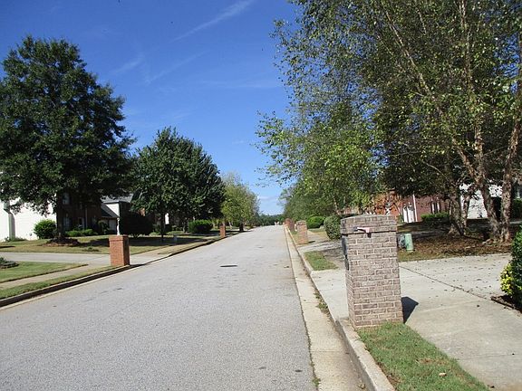 4th image of 1166 Folkstone Dr