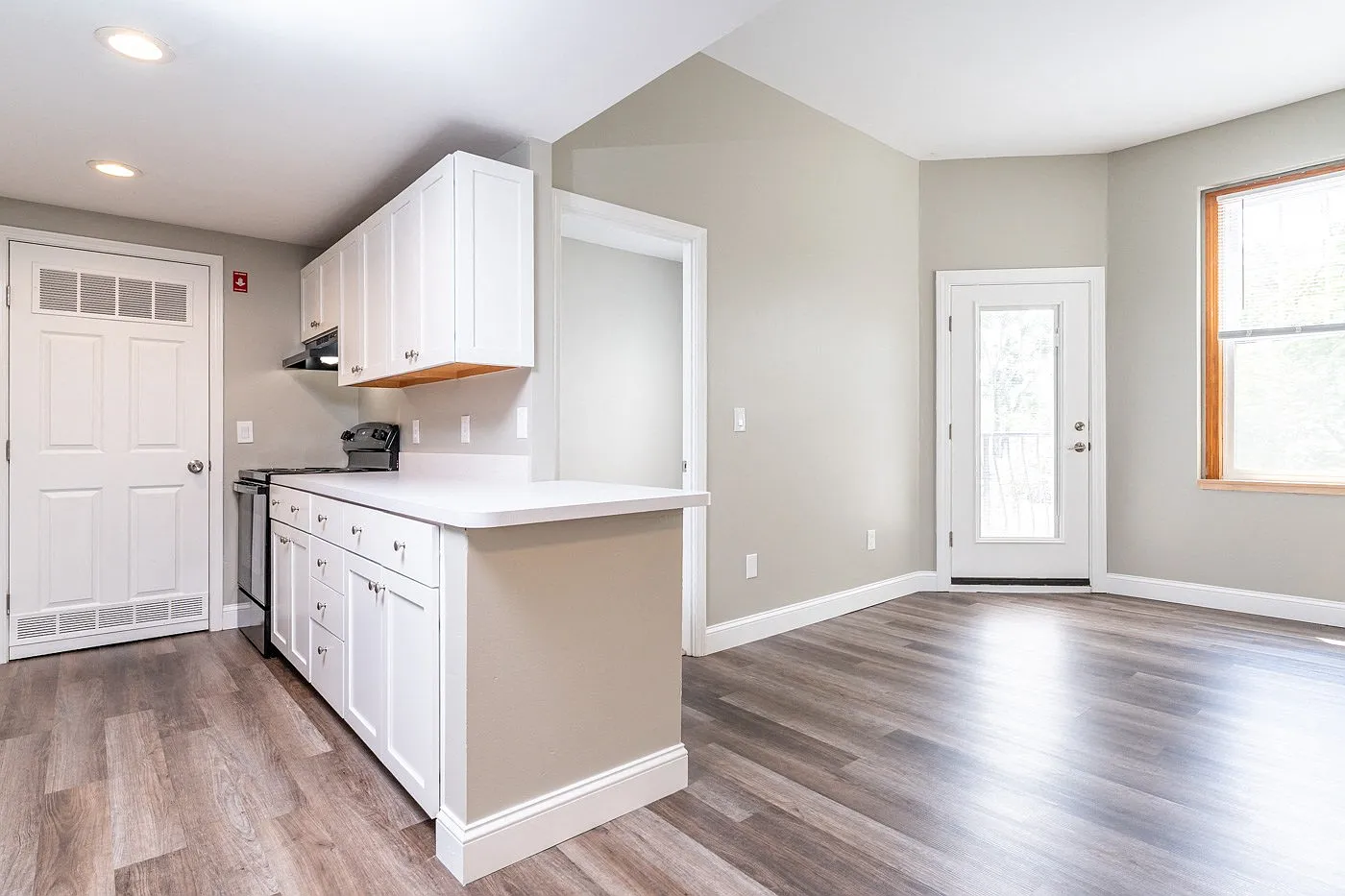 Townhouse Apartments — Photo 1