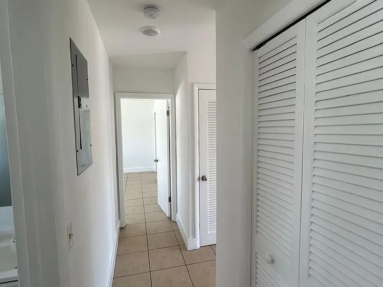 920 SE 2nd Ave — Photo 15