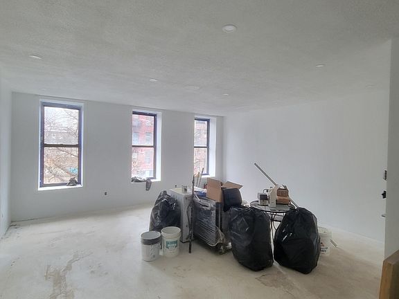 4th image of 218 E 116th St APT 2