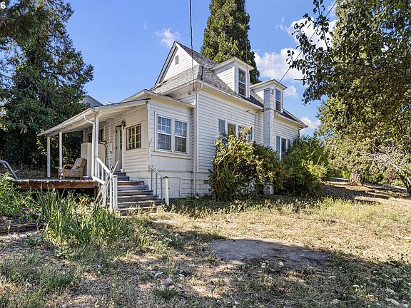 3rd image of 210 SE 4th St
